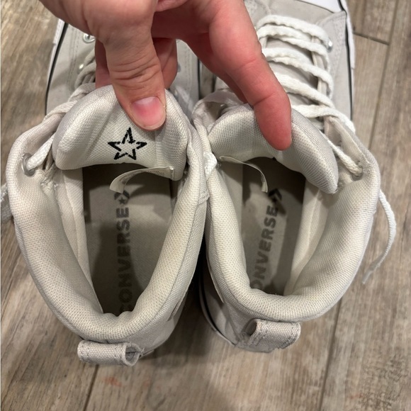 Converse Cream High-Top Sneakers Size 10 Woman’s / 8 Men’s - Picture 7 of 8